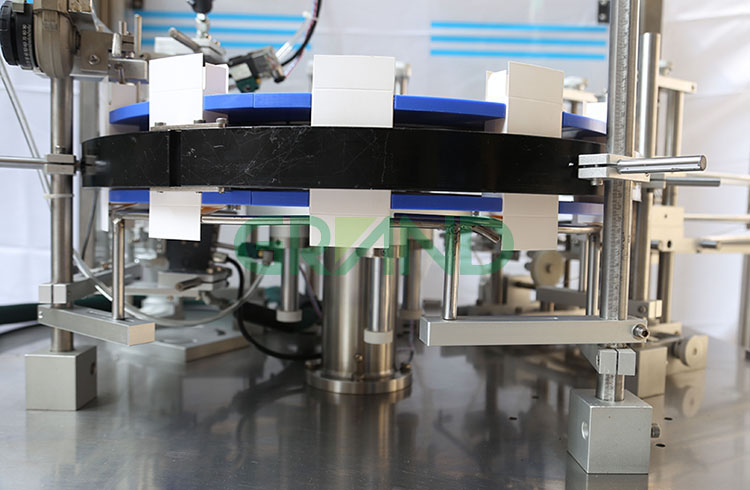 Automatic Vertical Rotary Cartoning Machine details Máquina de caixa rotativa vertical automática 01